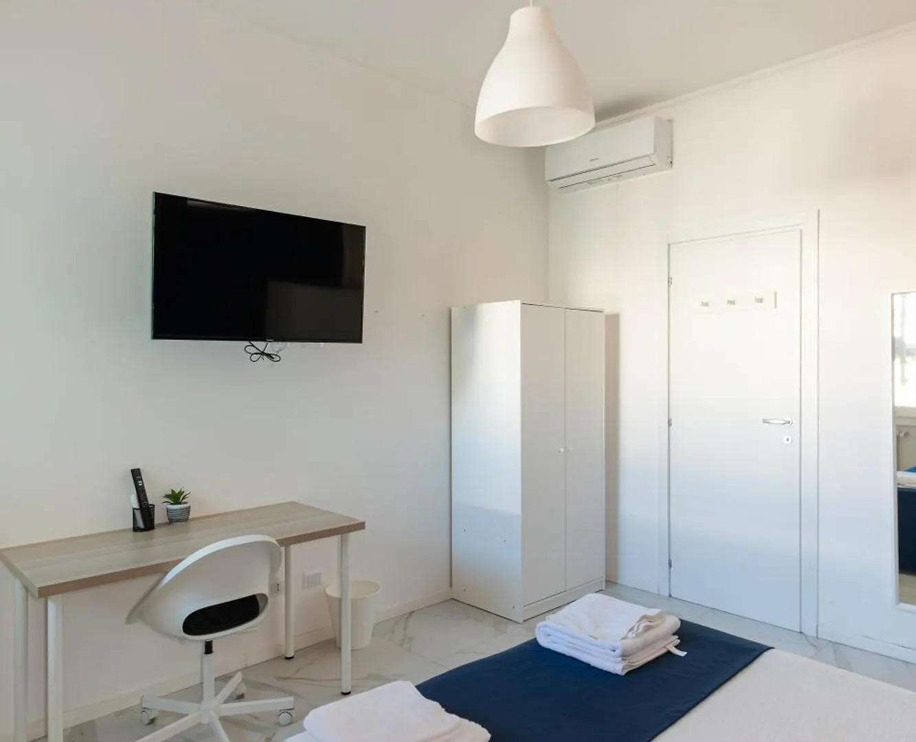 Duomo Elegant Rooms Milan 0*,  Italy